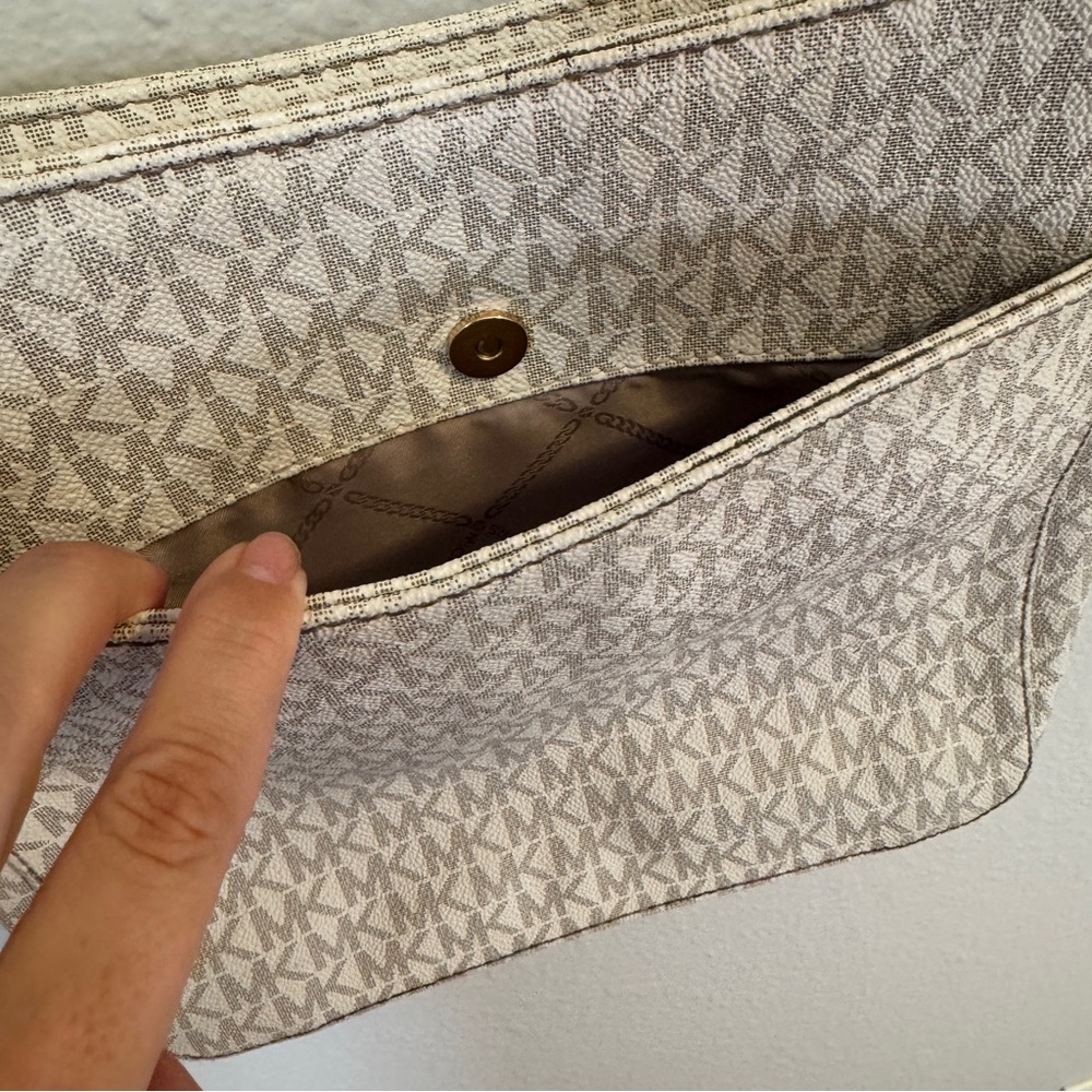 Michael Kors Jetsetter Crossbody - Picture 5 of 6